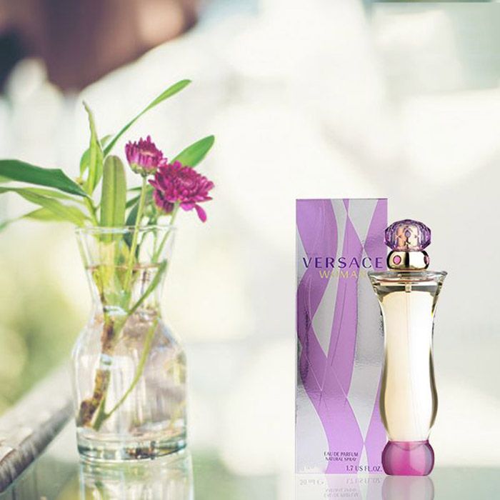 M&ugrave;i hương nước hoa Versace Woman quyến rũ, ngọt ng&agrave;o đ&acirc;y m&ecirc; hoặc